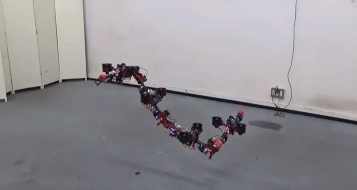 Ecco il drone serpente che cambia forma in volo
