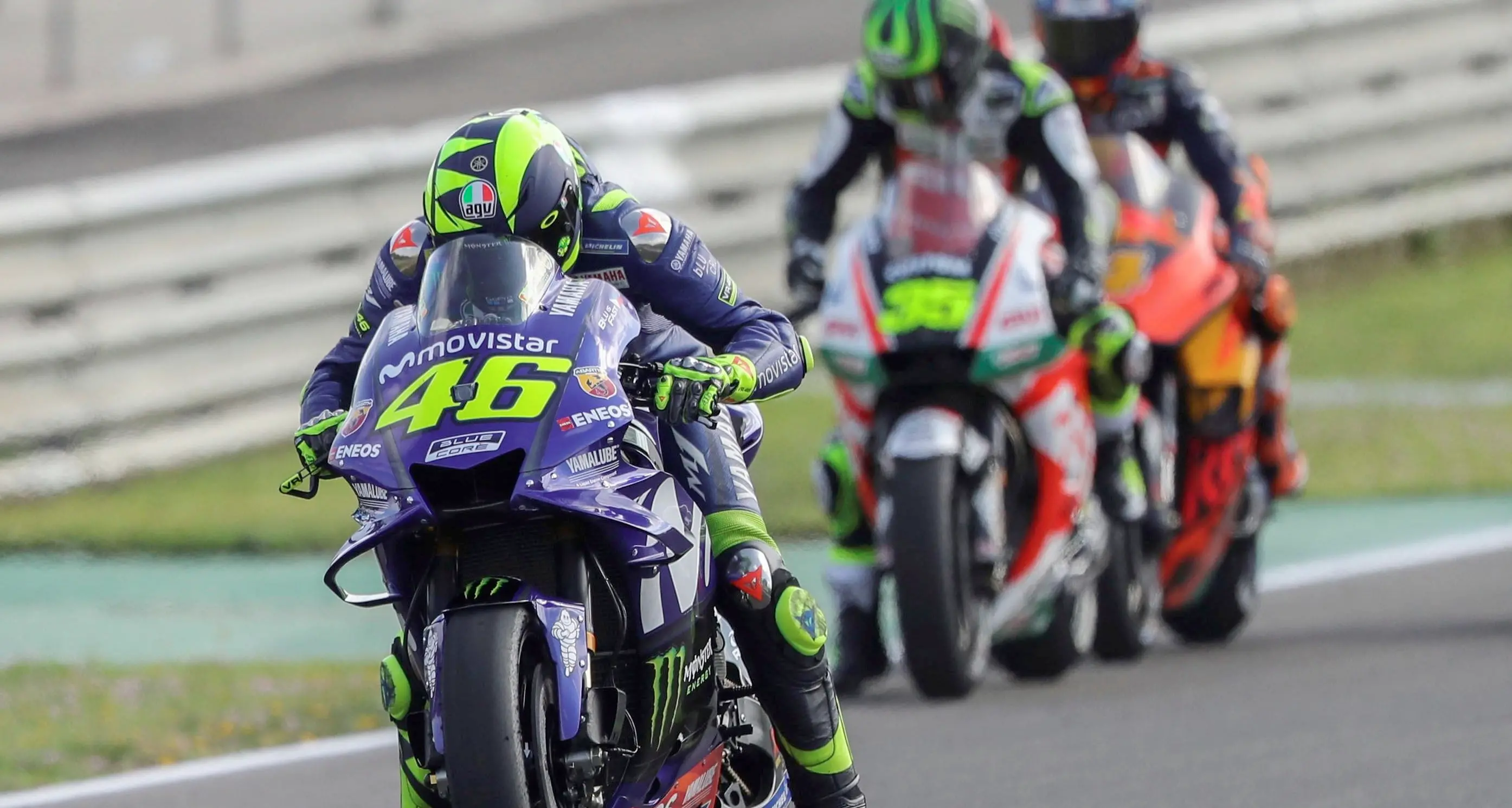 Cal Crutchlow su Honda il più veloce nelle libere poi in un secondo quindici piloti in Spagna