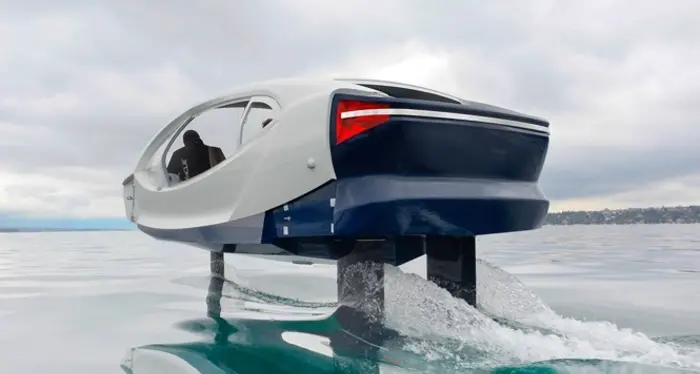 Il SeaBubbles, l'auto elettrica che corre su fiumi e laghi