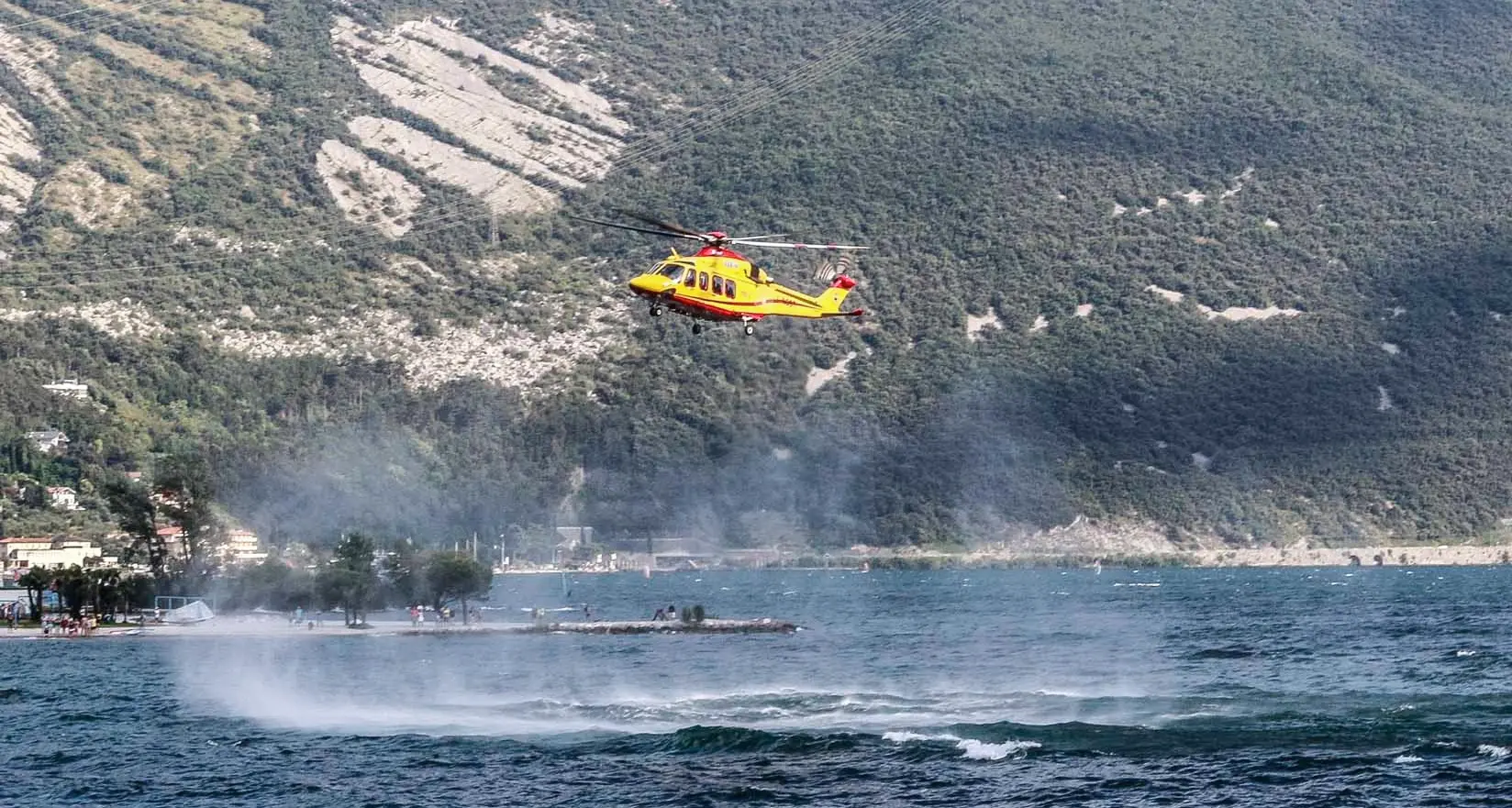 Torbole, ricerche bagnante disperso, ma alla fine è un falso allarme