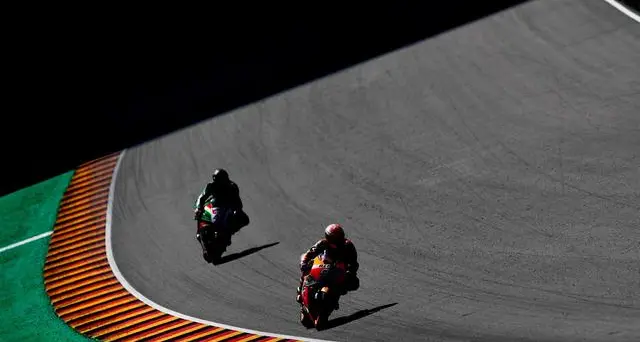 Assen, MotoGp: Marquez si prende la pole di forza