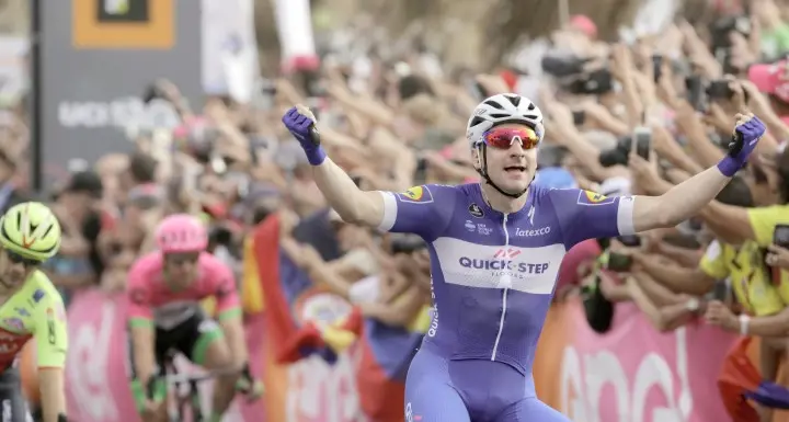 Giro d'Italia: sprint vincente di Elia Viviani a Tel Aviv