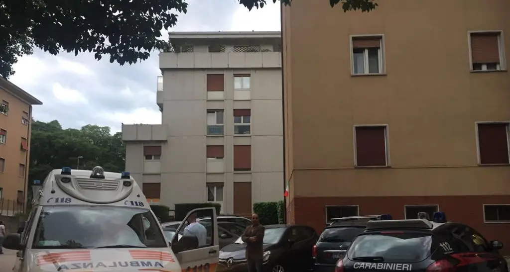 Precipita dal quarto piano e perde la vita Trento sotto shock per Anaya, 16 mesi