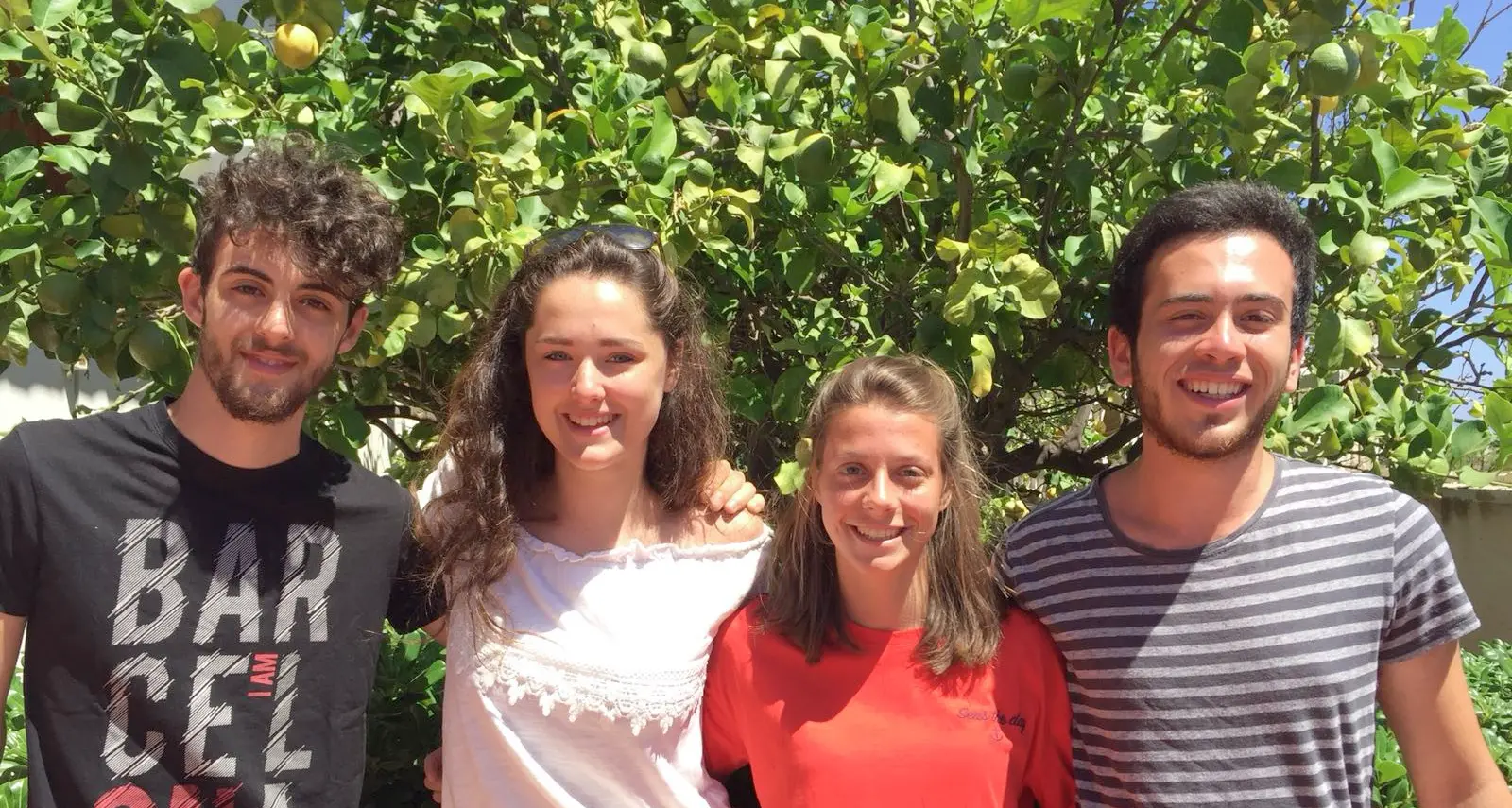 Cinque studenti trentini e l'impresa da veri eroi: in Sicilia salvano in mare 2 mamme e 4 bambini