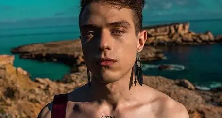 Irama svetta ancora sulla hit parade