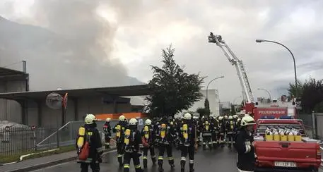 Incendio in zona artigianale a Vezzano, in val Venosta
