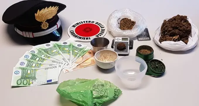 Droga, giovane arrestato ad Arco Cento grammi di marijuana e soldi