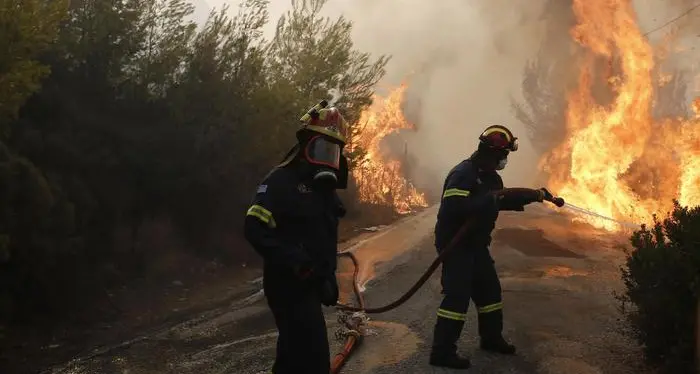Grecia, muore in incendio per salvare la badante
