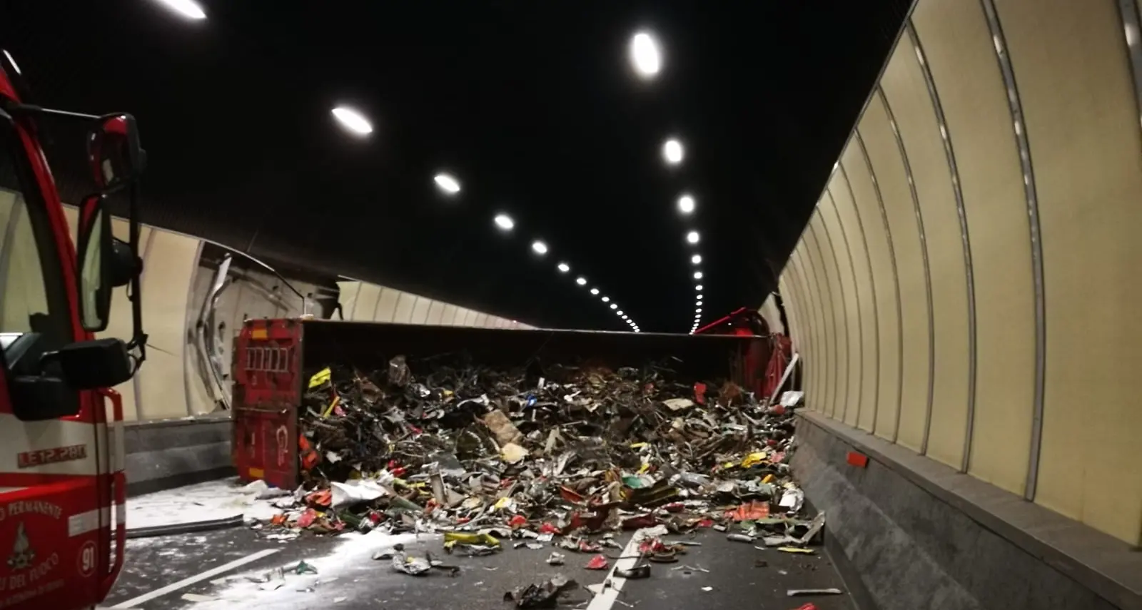 Scontro in galleria di Martignano Il tunnel è chiuso al traffico