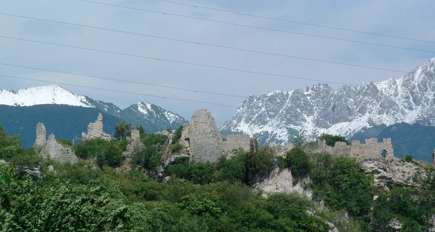 «Palazzi aperti» anche a Nago, Castel Penede e i capitelli