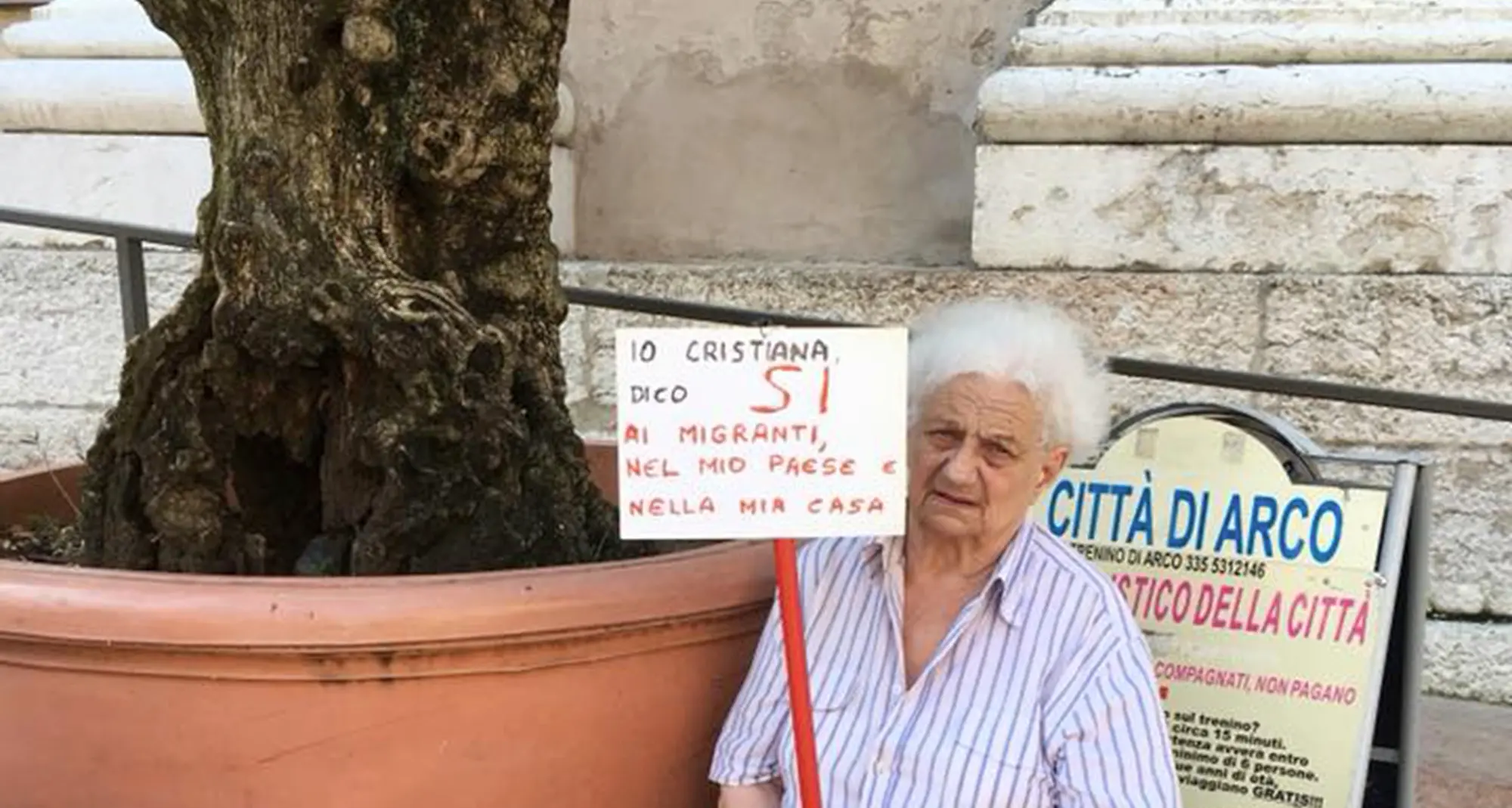 Il messaggio di Annamaria per i migranti è arrivato Tutta Italia parla della signora di Arco