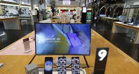 Samsung lancia display infrangibile, resiste alle martellate