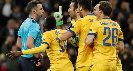 Uefa squalifica Buffon per tre partite