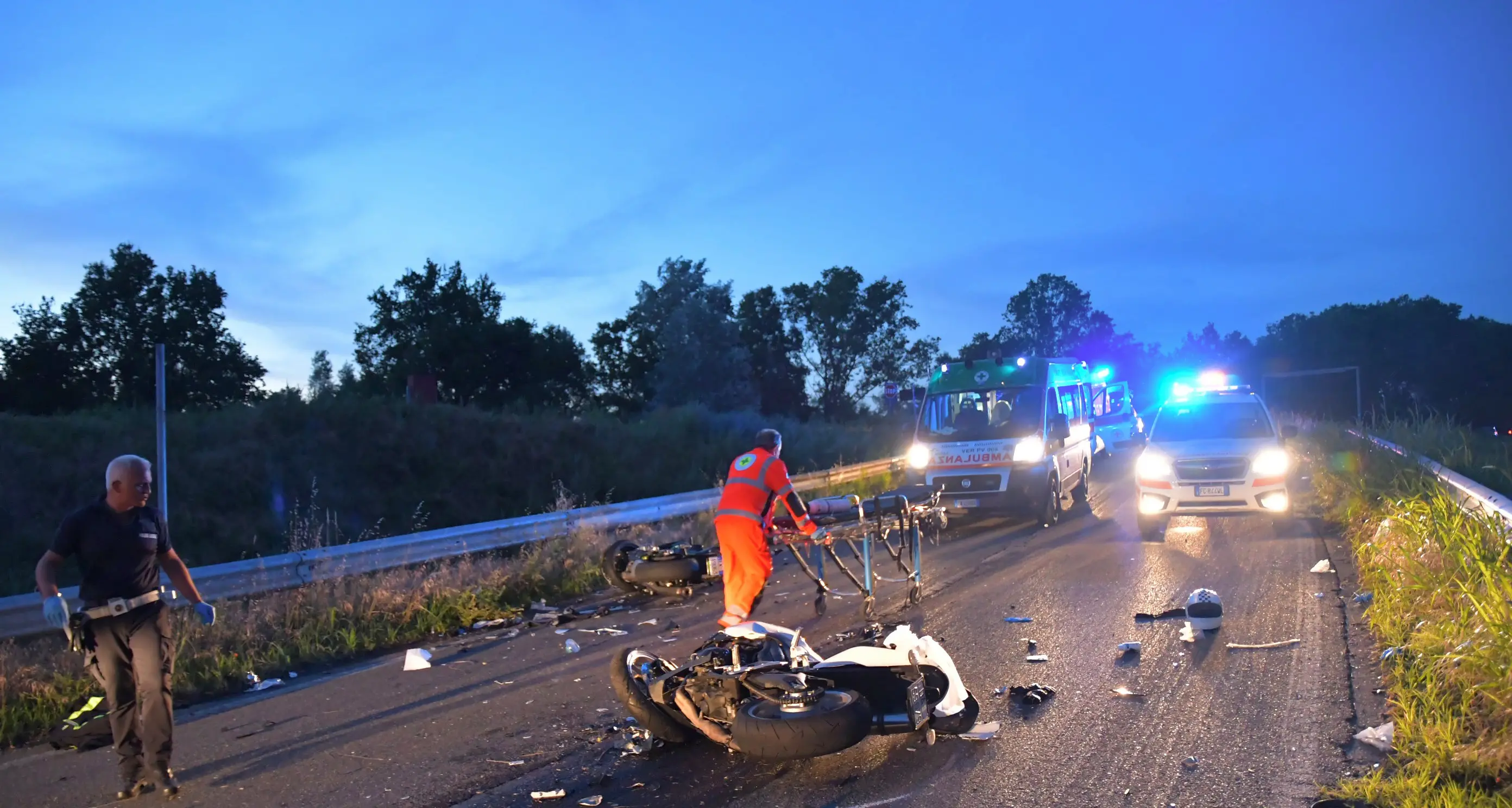 Schianto tra due moto a Pavia, un uomo è morto Studentessa trentina di medicina è gravissima