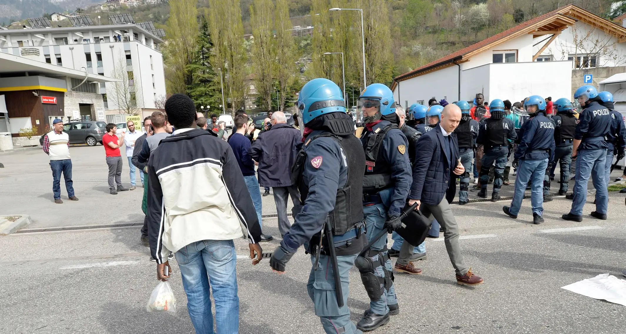 Migranti, dopo l'accordo l'Austria è pronta a difendere confini sud