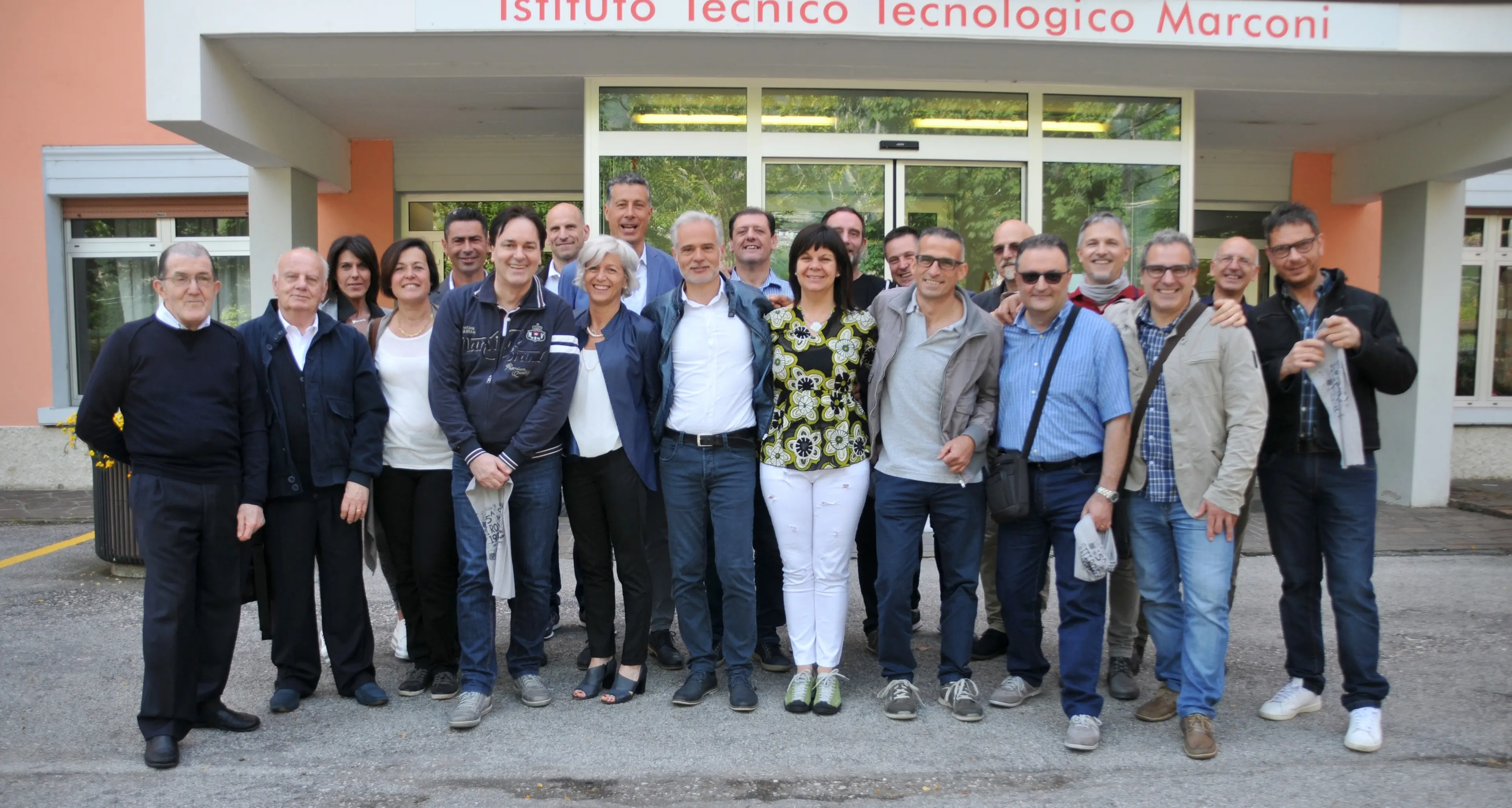 Tornano nella loro scuola 30 anni dopo la maturità