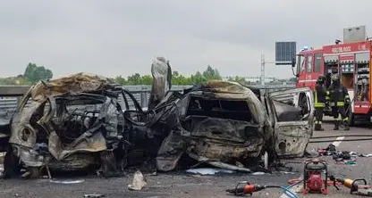 Gravissimo incidente in A31 Ci sono 3 morti, auto in fiamme