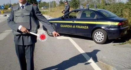 Migranti nascosti in rimorchio tir, bloccati a Roncegno