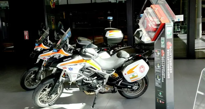 Squadre di moto-soccorso e defibrillatori in A22