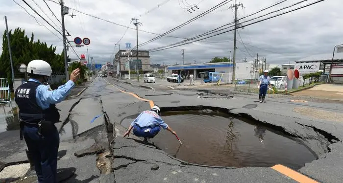 Forte terremoto ad Osaka, tre morti e 100 feriti