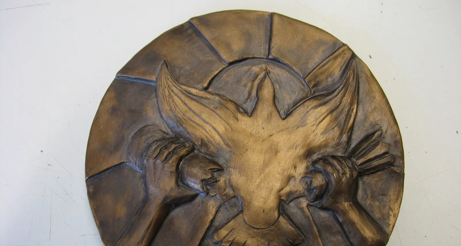 Numismatica a Rovereto, una colomba sulla medaglia