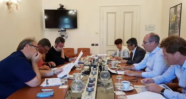 Sindacati, voce grossa sul bilancio «Più soldi ai lavoratori»