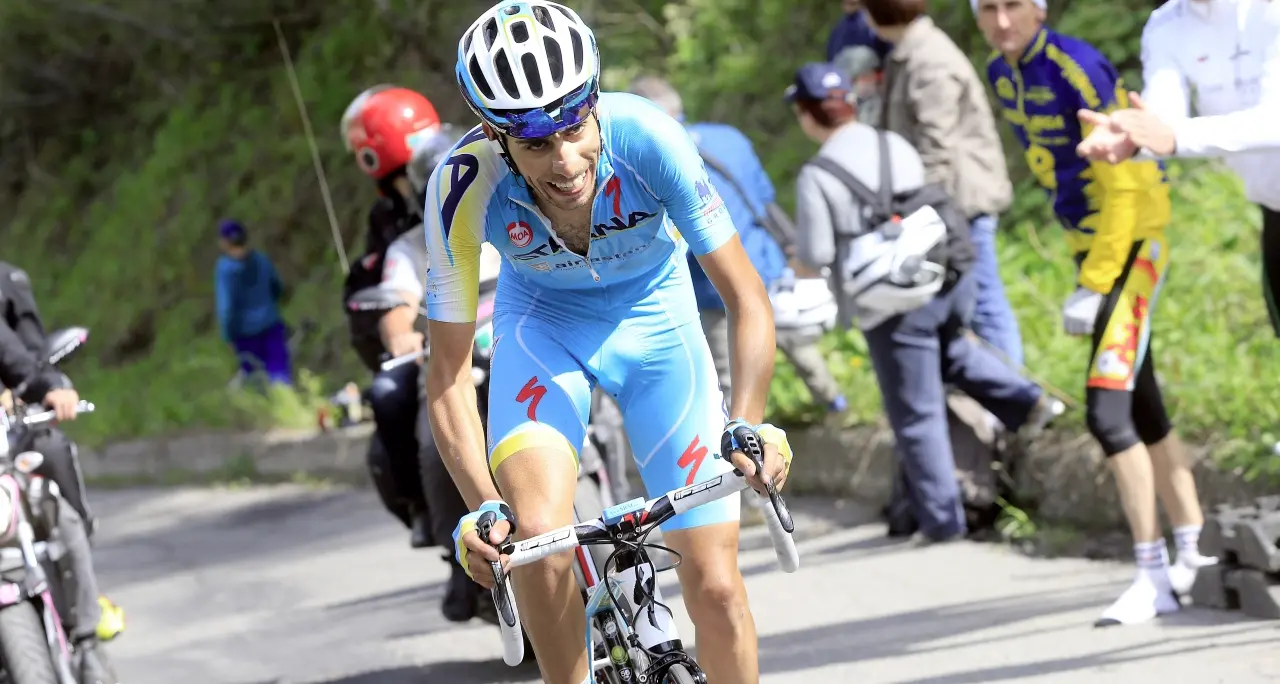 Oggi parte la Vuelta: Carapaz non sarà al via, l'Italia punta su Aru