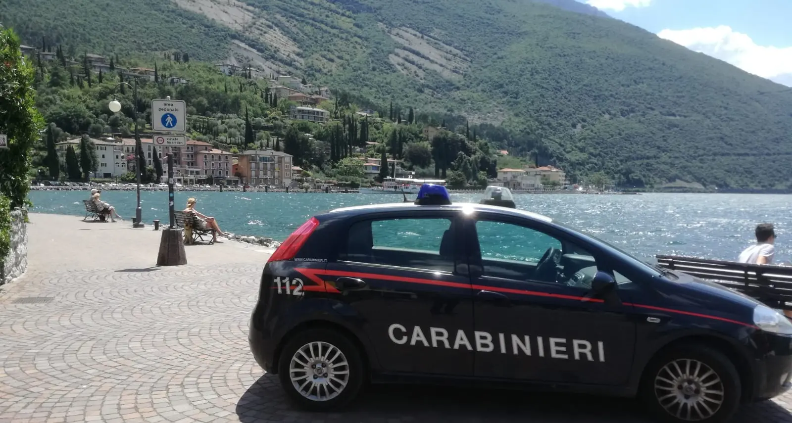 Non pagano il conto, rubano e portano armi: denunciati Notte brava a Torbole