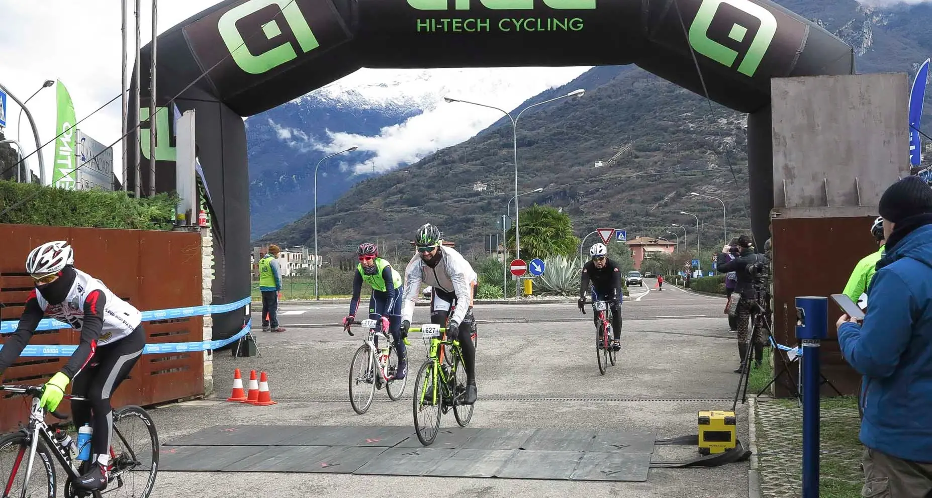 «Garda cycling marathon», in 780 nonostante la pioggia