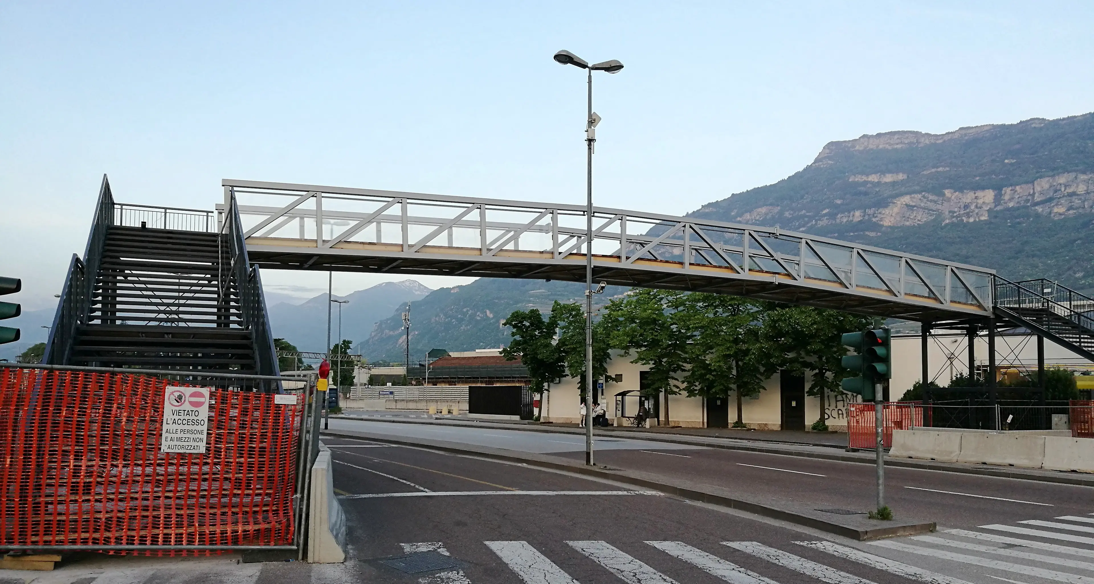 Rovereto, statale chiusa per collaudo della passerella