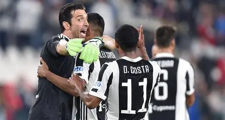 Buffon a Mattarella: «L'Italia non può essere mediocre»