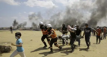 Scontri violentissimi a Gaza Almeno 28 morti, oltre mille feriti