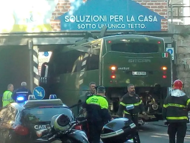 camion esercito incastrato sotto il Tombone
