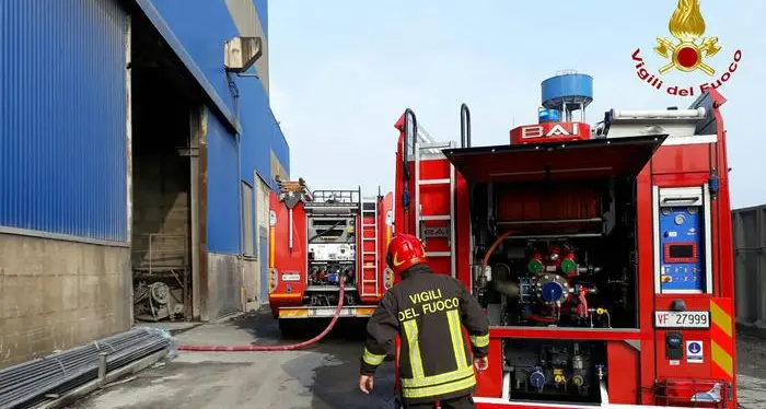 Colata di acciaio bollente su due operai: gravissimi