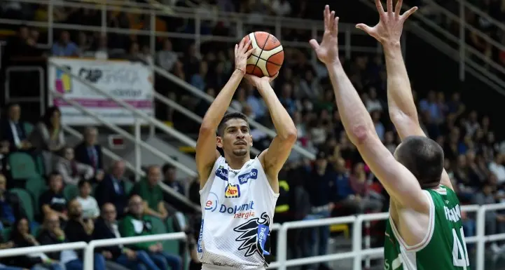 Playoff, l'Aquila parte bene Sfatato il tabù Avellino