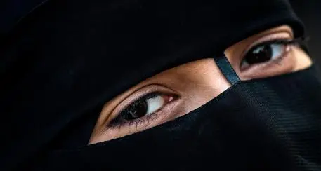Rifiuta di togliere niqab, condannata Tolosa, 6 mesi di prigione