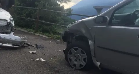 Frontale in mattinata a Cimone: tra i feriti anche un bambino