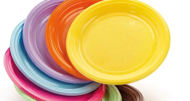 In arrivo il divieto di utilizzo di stoviglie e posate di plastica