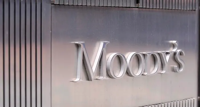 Moody's, 12 banche italiane nel mirino A rischio downgrade anche Unicredit, Intesa