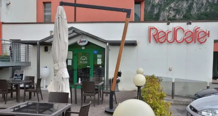 Rubano un fuoristrada e poi ripuliscono le slot