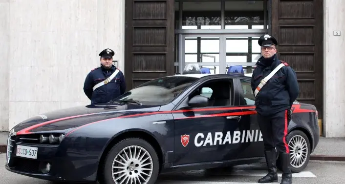 Calci e testate ai carabinieri Denunciato un quindicenne