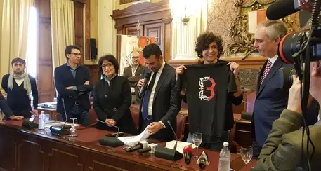 Comune Bari consegna chiavi città a Meta