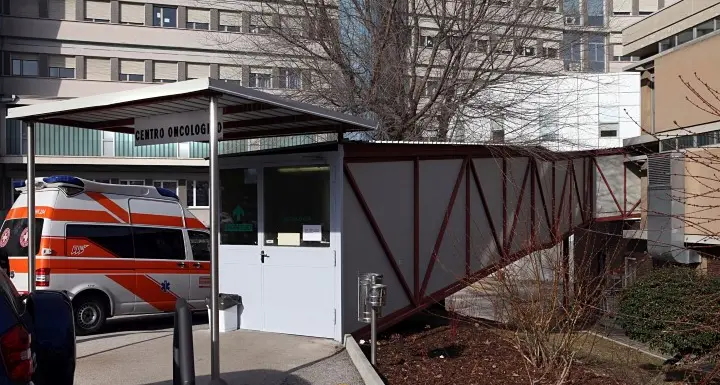 Non è sicuro: chiuso un ingresso del Santa Chiara