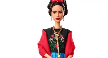 Frida Kahlo diventa una Barbie ed è guerra sui diritti