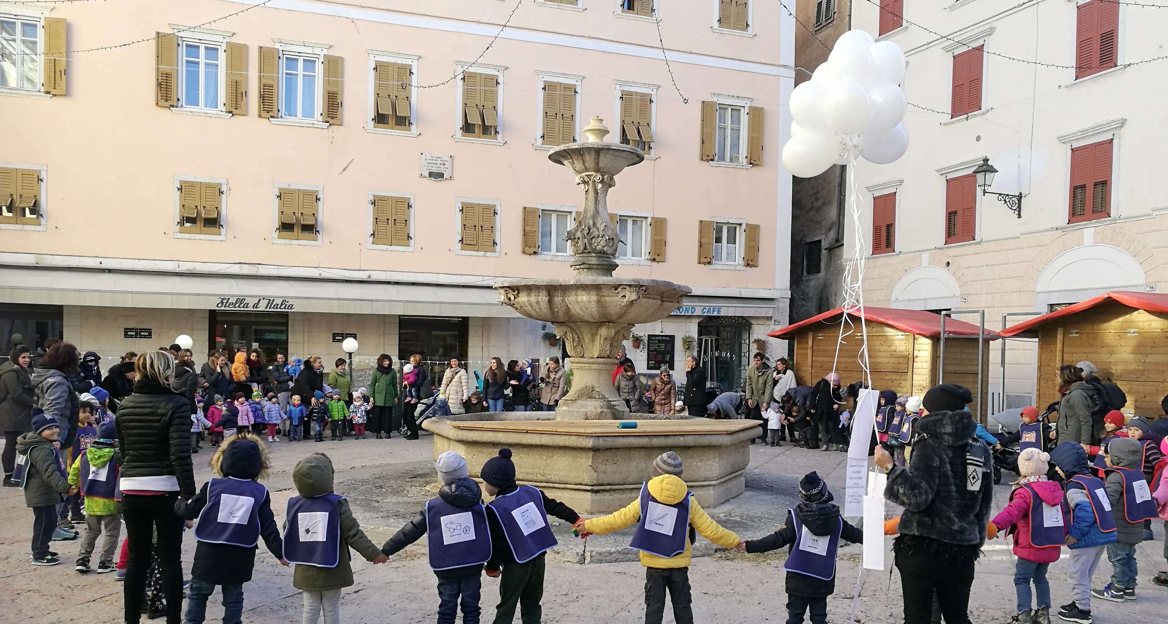 Diritti dei bambini, flash mob a Rovereto
