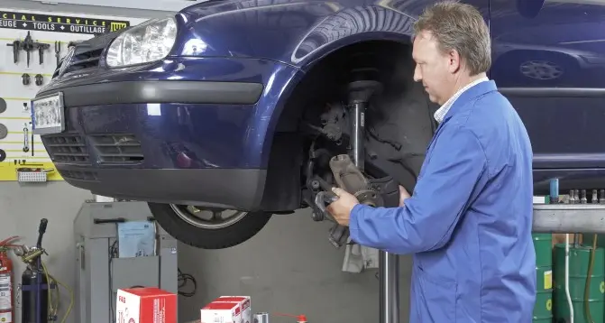 Italia: 1 auto su 4 non è revisionata Trentino al top: fuori norma il 10%