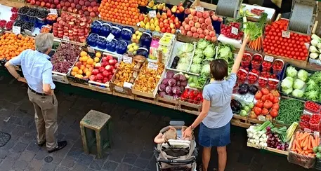 Sesso per permessi, indagato assessore