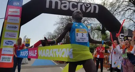 Jaiteh (Trentino Running Team) vince la mezza maratona Arrivò qui su un barcone