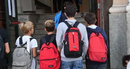 Pistola giocattolo contro prof Sospensione per due mesi
