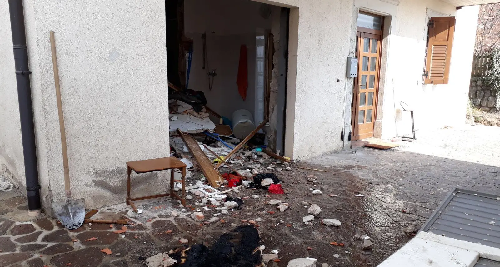 Esplosione a S.Lorenzo in Banale Fuga di gas in appartamento